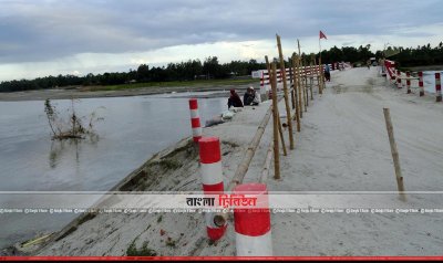 গঙ্গাচড়ার নবনির্মিত শংকরদহ সেতুটি ভাঙনে ঝুঁকির মধ্যে পড়েছে