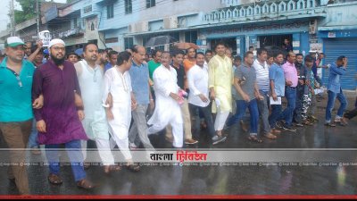 গুঁড়ি গুঁড়ি বৃষ্টির মধ্যে বুলবুলের প্রচারণা (ছবি- প্রতিনিধি)