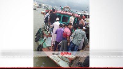 নৌ রুটে যাত্রী পারাপার