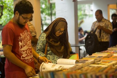 চলছে কালি ও কলমের বই মেলা
