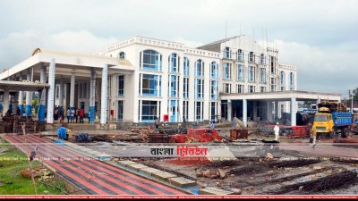 নির্মাণাধীন রেলস্টেশন 