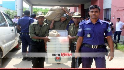 ভোটকেন্দ্রে পাঠানো হচ্ছে নির্বাচনি সরঞ্জাম