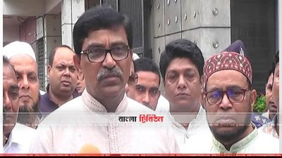 সাংবাদিকদের সঙ্গে আলাপকালে হানিফ