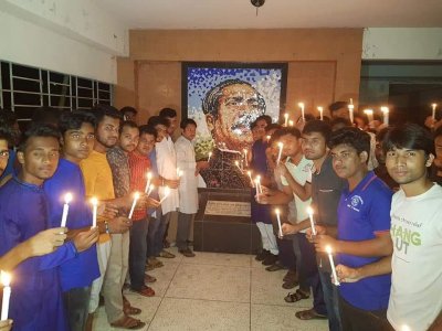 কুবিতে শোকাবহ আগস্ট উপলক্ষে মোমবাতি প্রজ্জ্বালন
