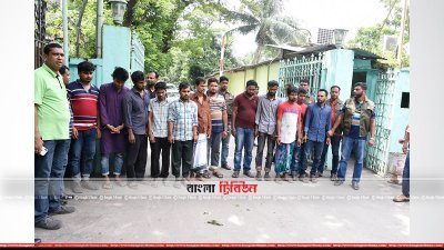 আটক হওযা গাড়িচোর চক্রের সদস্যরা