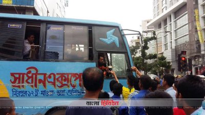 শিক্ষার্থীরাই পরীক্ষা করলো গাড়ির কাগজপত্র