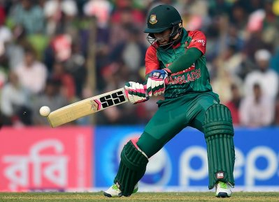 আরেকটি জোড়া আঘাতে বিপদে বাংলাদেশ