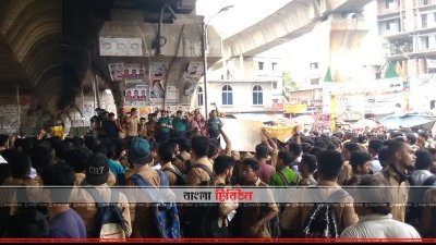 শিক্ষার্থীদের অবরোধে পুলিশ উপস্থিত থাকলেও বাধা দেয়নি