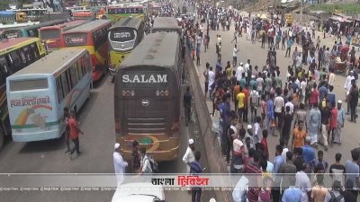 গাড়ি ভাঙচুরের প্রতিবাদে নারায়ণগঞ্জে পরিবহন শ্রমিকদের বিক্ষোভ