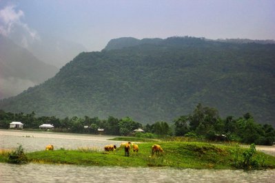 মেঘ-পাহাড়ের যুগলবন্দি