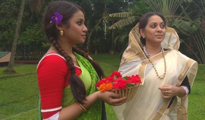 নাটকটির একটি দৃশ্যে তাসনুভা তিশা ও তারিন জাহান
