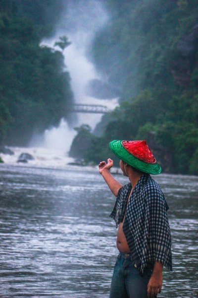 তোমায় দেখে আখিঁ না ফেরে