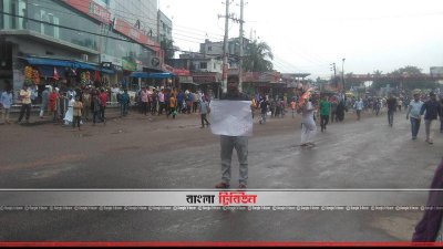 আবদুল্রাহপুরে সড়কে শিক্ষার্থীরা