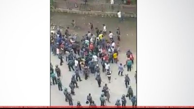 সাংবাদিকদের ওপর হামলা (ভিডিও)