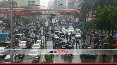 ঢাকার রাস্তায় বাস নেই বললেই চলে, ফার্মগেট এলাকার ছবি
