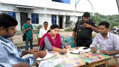 টাঙ্গাইলে ১৭টি গাড়ির বিরুদ্ধে মামলা ও জরিমানার আদেশ
