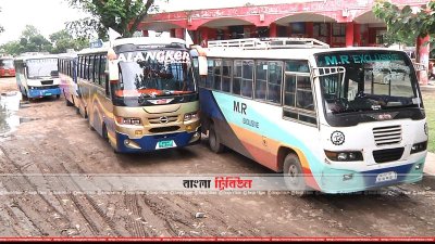 কুড়িগ্রামে বাস টার্মিনালে দাঁড়িয়ে আছে বাস