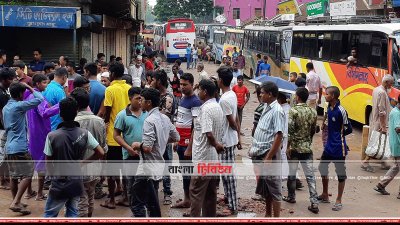 সিরাজগঞ্জ থেকে বিভিন্ন রুটে গণপরিবহন চলছে না