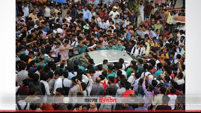 গাড়ি আটকের পর শাহবাগ থানায় নিয়ে যাওয়া হয়