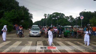 শাহবাগ এলাকায় শিক্ষার্থীরা