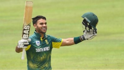 অভিষেকেই সেঞ্চুরি করেছেন হেন্ডরিকস