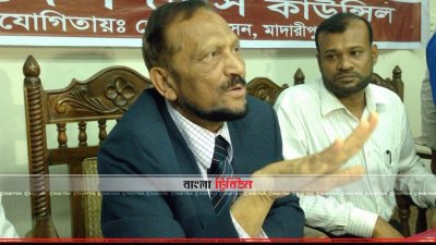 বক্তব্য রাখছেন বাংলাদেশ প্রেস কাউন্সিলের চেয়ারম্যান বিচারপতি মমতাজ উদ্দিন আহমেদ