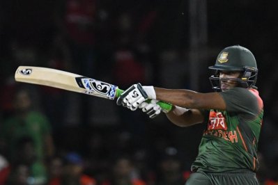 বৃষ্টি বাধায় বন্ধ তৃতীয় টি-টোয়েন্টি