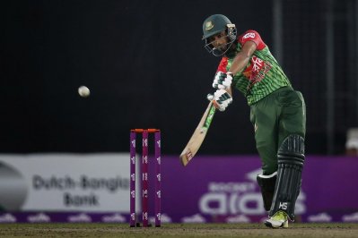 বৃষ্টি শেষে খেলা শুরু