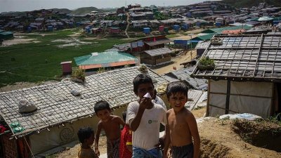 রোহিঙ্গাদের কক্সবাজারের অন্যত্র স্থানান্তরের দাবি এইচআরডব্লিউয়ের