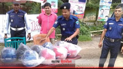 লক্ষ্মীপুরে হেলমেট বিতরণ করলো পুলিশ
