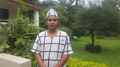 কয়েদির পোশাকে কাজী শুভ