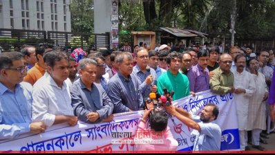 সাংবাদিকদের ওপরে হামলার প্রতিবাদে মানববন্ধন ও বিক্ষোভ