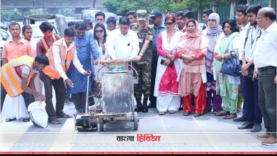 জেব্রা ক্রসিং ও স্পিড ব্রেকার নির্মাণের কাজ চলছে