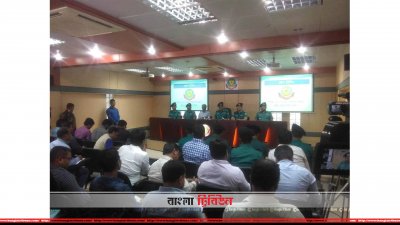 দুপুরে ডিএমপি মিডিয়া সেন্টারে আয়োজিত এক সংবাদ সম্মেলনে বক্তব্য রাখছেন ডিএমপি কমিশনার