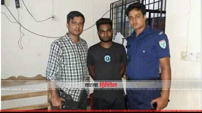 গ্রেফতার শোয়েব আহমদ (মাঝে)