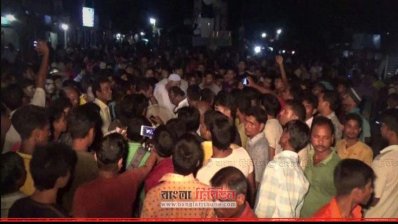 সড়ক অবরোধে অংশ নেন এমপির সমর্থকরা