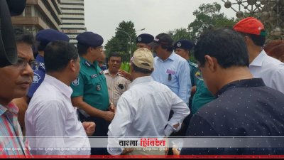 ট্রাফিক ব্যবস্থার ত্রুটি খুঁজতে রাস্তায় কর্মকর্তারা