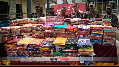 বেনাপোল সীমান্তে আটক ভারতীয় শাড়ি 