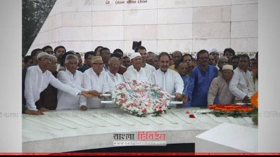 বিএনপি মহাসচিবের নেতৃত্বে জিয়াউর রহমানের কবরে শ্রদ্ধা নিবেদন