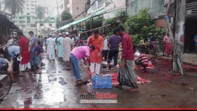 যেখানে-সেখানে রাস্তার ওপরেই চলে পশু জবাইয়ের কাজ