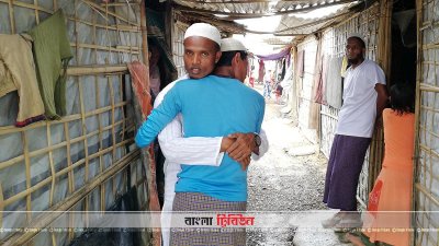 মলিন চোখে রোহিঙ্গাদের ঈদ উদযাপন 