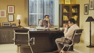 একটি দৃশ্যে ফেসবুক ছাড়ায় উপায় খুঁজছেন ইরেশ যাকের ও শহীদুজ্জামান সেলিম
