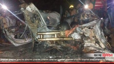 আগুনে পুড়ে যাওয়া প্রাইভেটকার