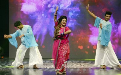 অনুষ্ঠানে অপি করিম