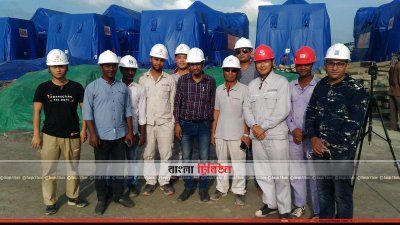 নির্মাণকর্মীদের কয়েকজন (ছবি- প্রতিনিধি)