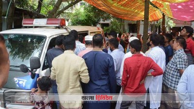 রেজাউলকে শেষবারের মতো দেখতে এলাকাবাসীর ভিড়