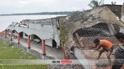 সুগন্ধা নদীর ভাঙনে বিলীন মোশারেফ-রাশিদা মাধ্যমিক বিদ্যালয়
