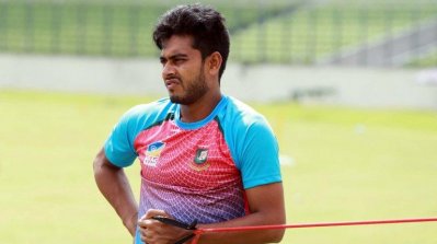 শেরে বাংলা স্টেডিয়ামে জাতীয় দলের অনুশীলনে মিরাজ