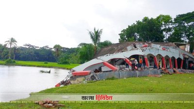 সুগন্ধা নদীর ভাঙনে বিলীন মোশারেফ-রাশিদা মাধ্যমিক বিদ্যালয়