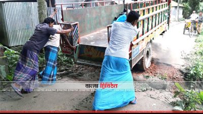 সিরাজগঞ্জের কাজিপুর উপজেলার পাইকপাড়া থেকে বগুড়ার ধুনট উপজেলার দিঘলকান্দি সড়ক